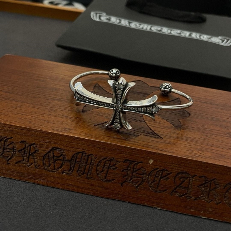 Ch*0me He**ts bracelets